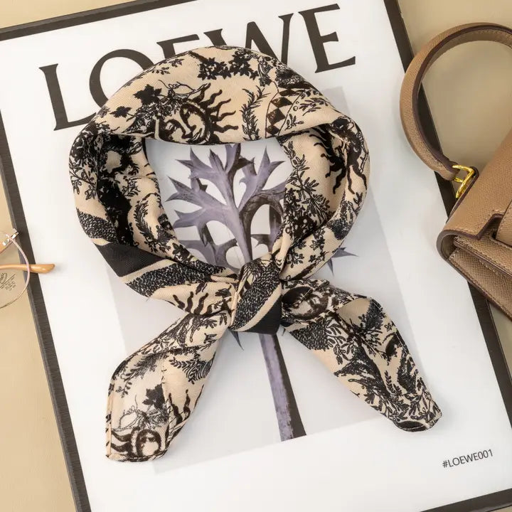 Foulard Soleil Vintage Carré Élégance Mystique 70x70