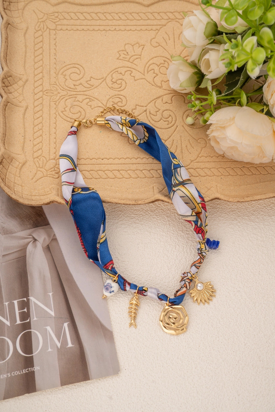 Collier foulard charme bohème avec spirale, poisson, cœur