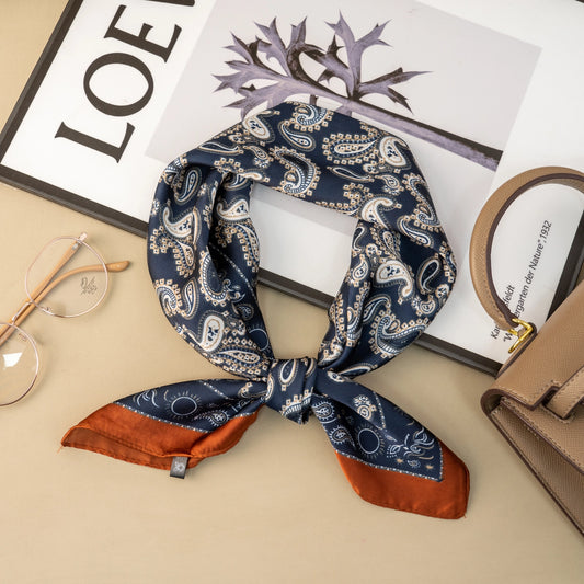 Foulard Carré 70x70 Bleu Nuit Avec Motif