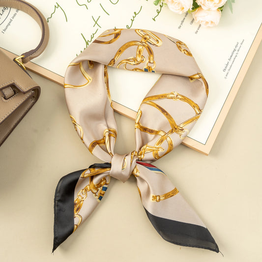 Foulard Carré Brun 70x70 Effet Soie Chaînes Dorées Élégant