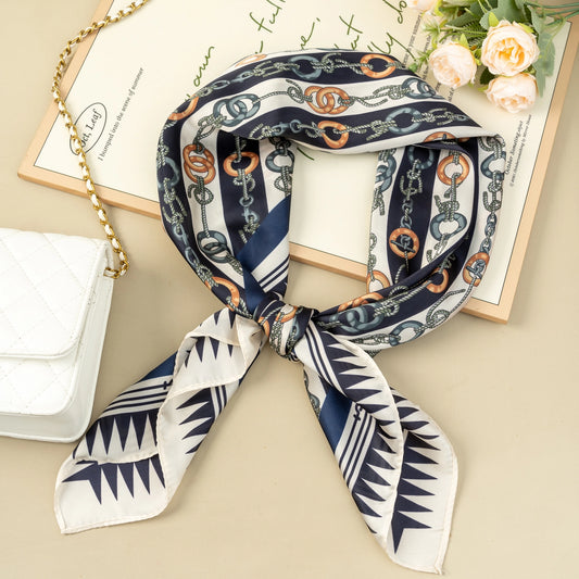 Foulard Carré Bleu Marine 90x90 Chaines Elégantes