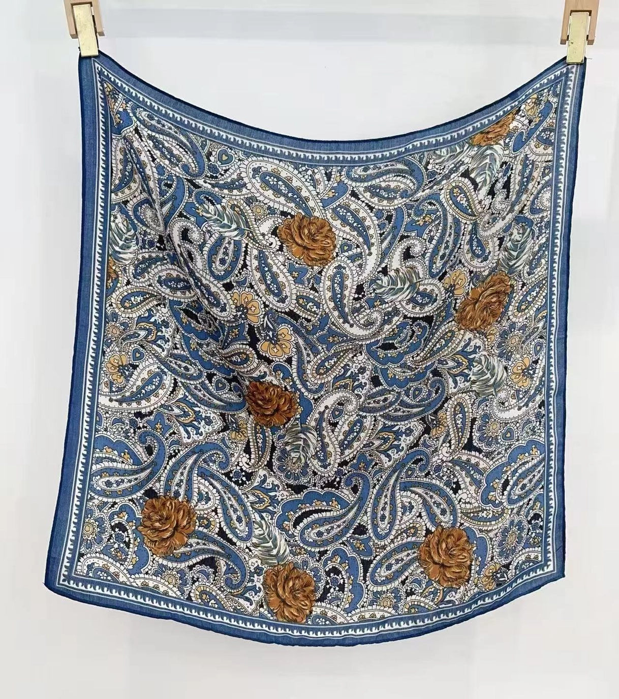 Foulard Carré Bleu Motif Graphique 70x70