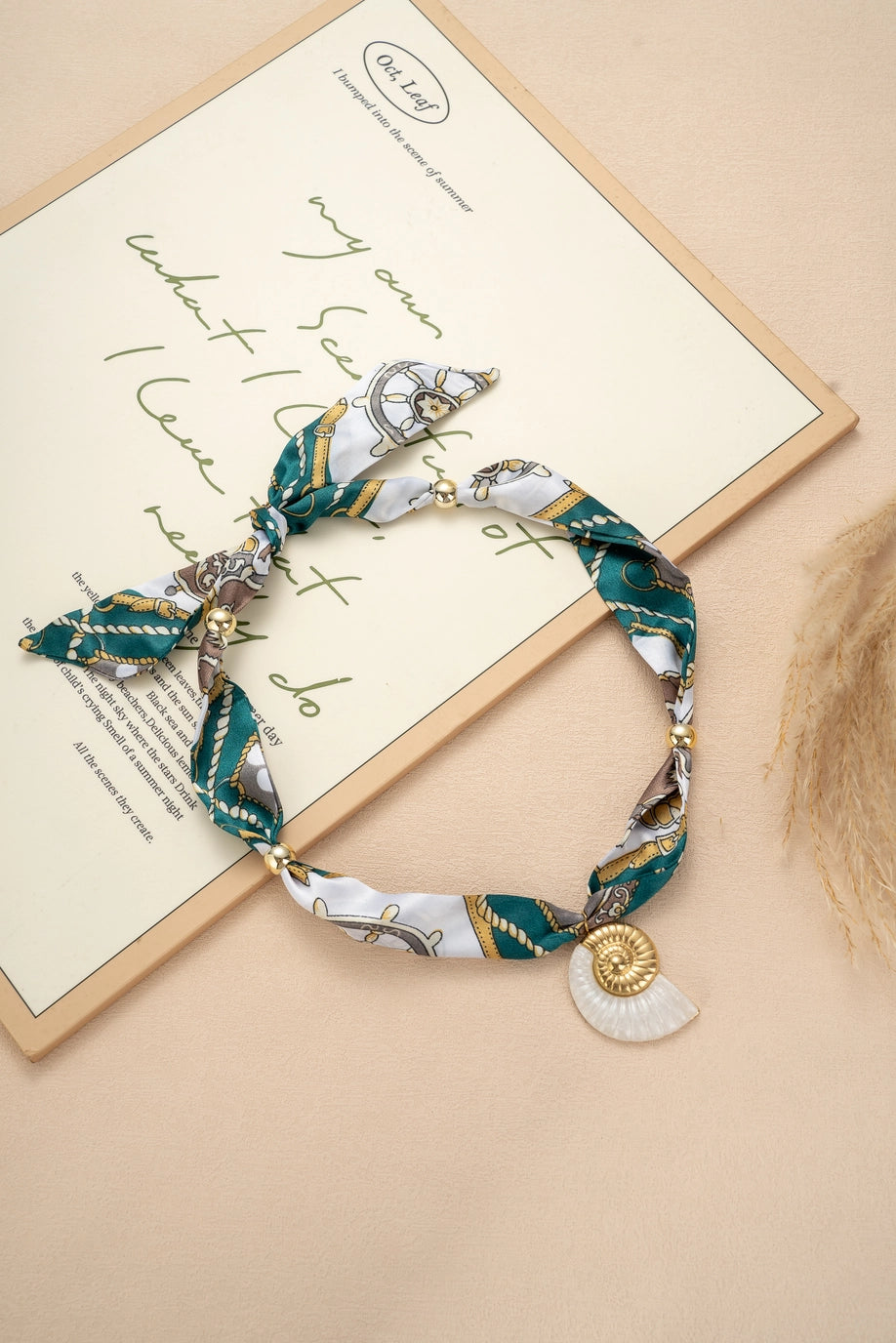 Collier foulard vert chic pendentif spirale acier inoxydable