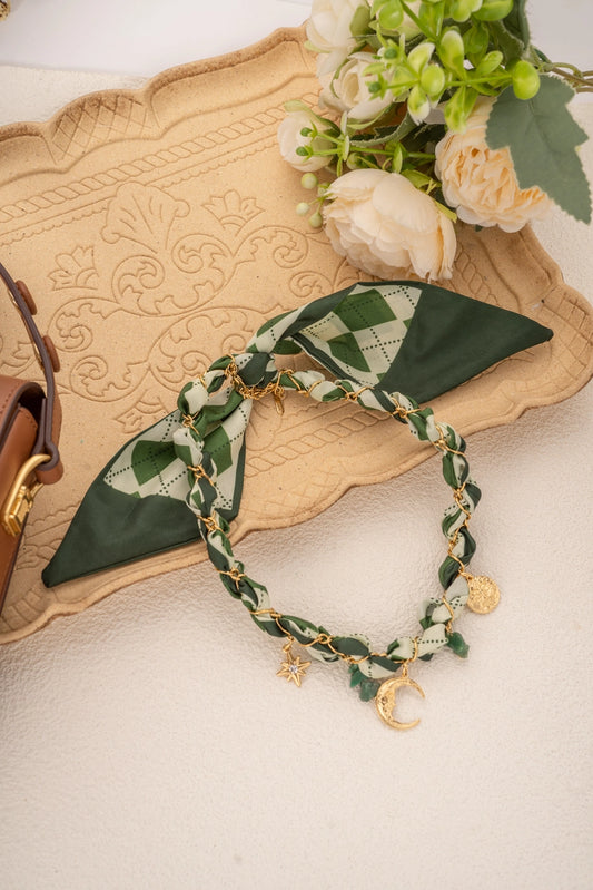 Collier Céleste Bohème – Tissu Tressé et Charms Dorés Acier